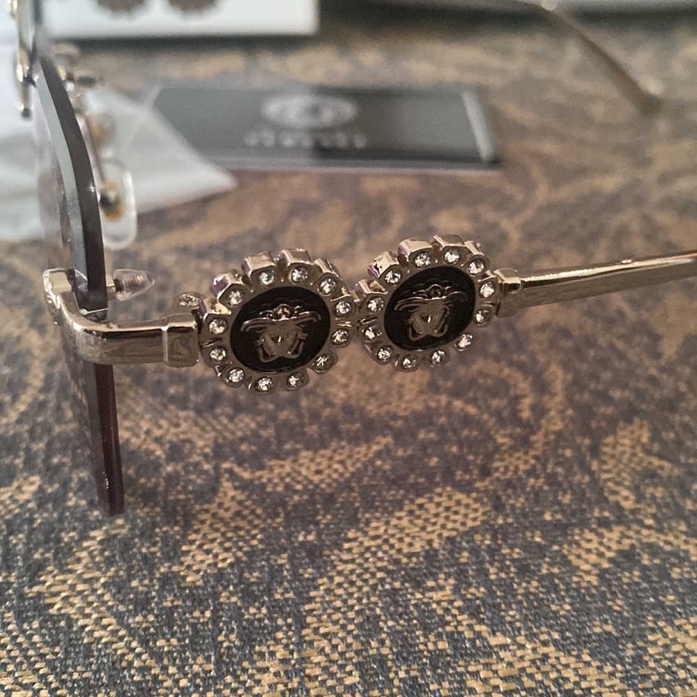 Designer sunglasses - Picture 3 of 3